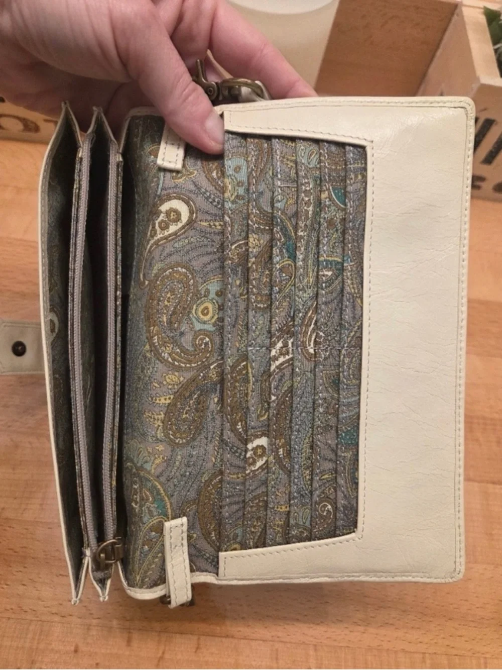 HOBO International Genuine Leather Wallet/Wristlet Cream - Picture 4 of 7